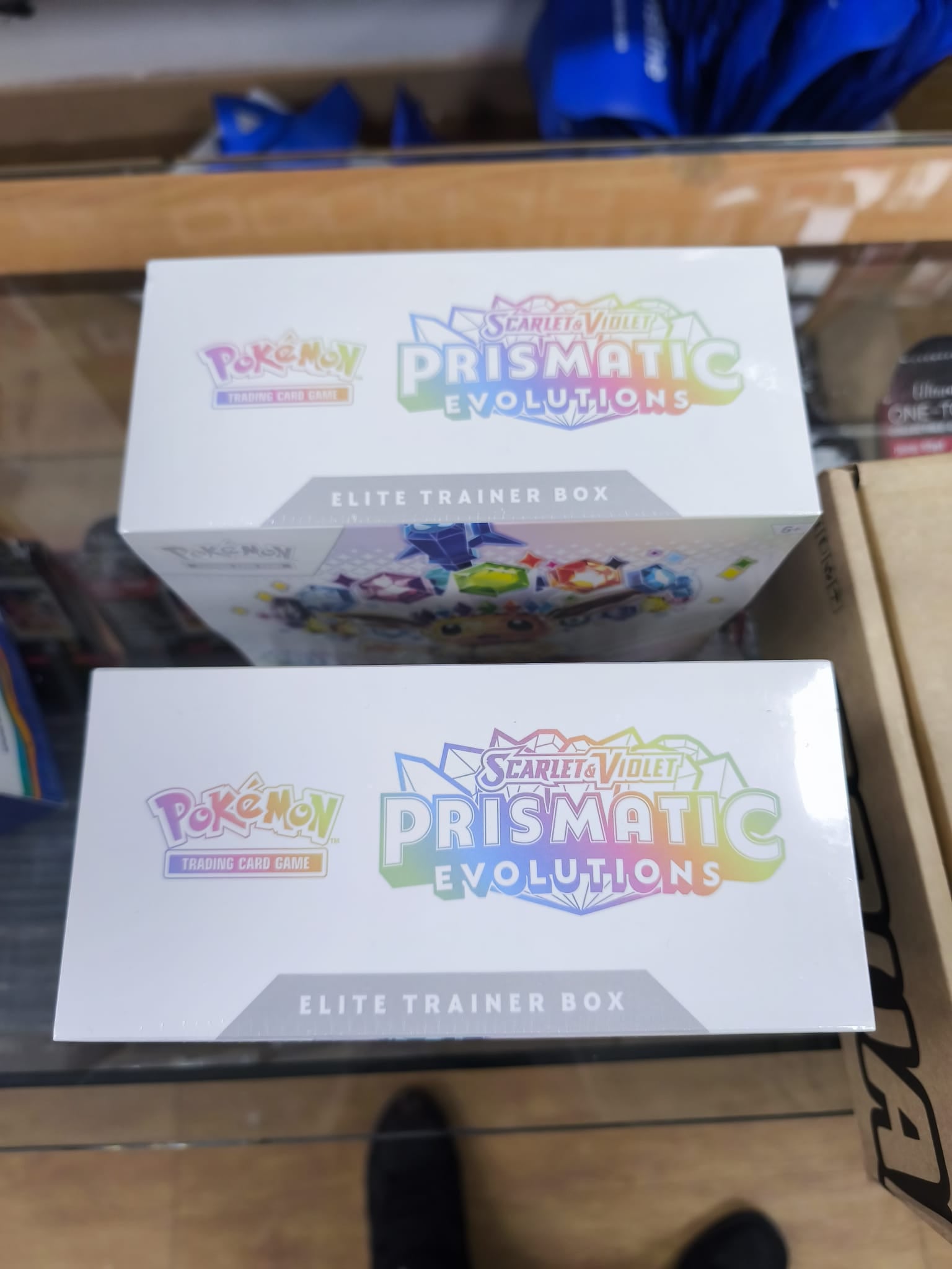 Caja Cromos Pokémon Prismatic Evolutions ETB Ingles