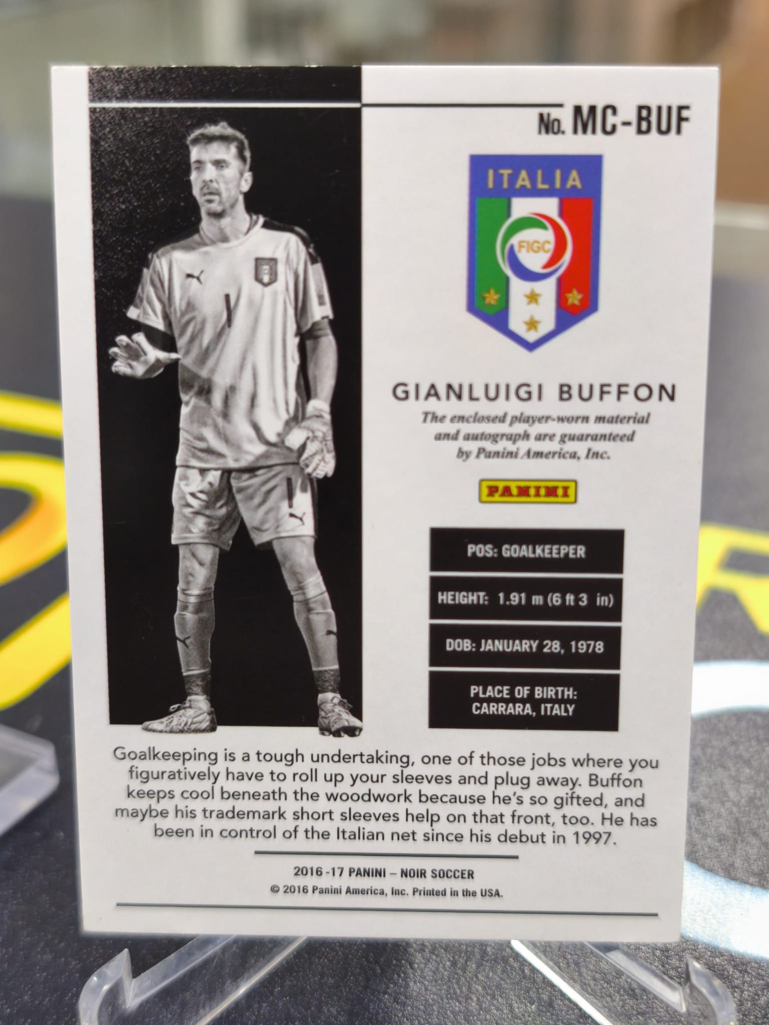 2016-17 Panini Noir Soccer Color Auto Gianluigi Buffon /25 On card